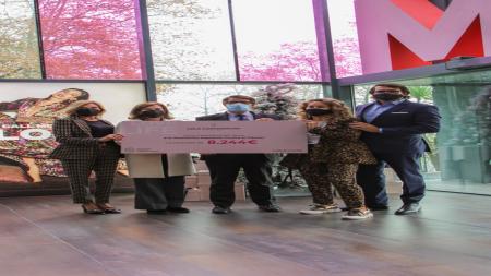 Lola Casademunt dona 8.244€ a la Asociación Contra el Cáncer para financiar la lucha contra el cáncer de mama