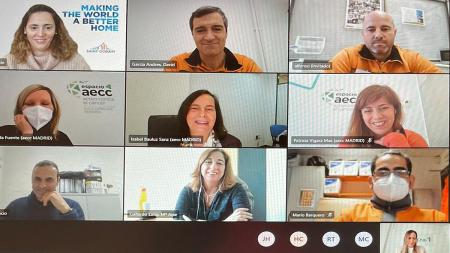 Videoconferencia donde se mostraban satisfechos los representantes de ambas partes: Saint-Gobain y AECC Madrid.