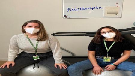 Las fisioterapeutas Virginia Prieto (izq.) y Nerea Cillán, en el Espacio Activo de Madrid.