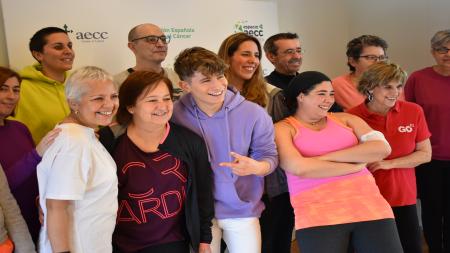 Nick Maylo no paró de hacerse fotos con los pacientes en su visita al Espacio de Madrid.