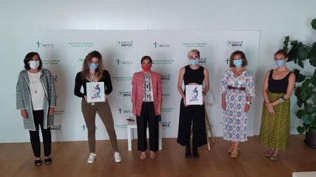 De izquierda a derecha, Isabel Bauluz, Iris Adriana Lodewijk, Laura Ruiz de Galarreta, Nuria García, Auba Gayá y la responsable de 'Ciencia para todos', Ana Alcalde, durante la visita.