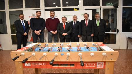 El primer 'waterbolín' es presentado en la Residencia Oncológica de AECC Madrid.