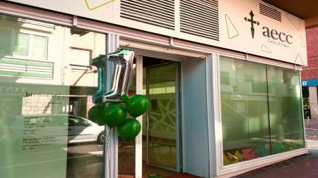 Globos verdes y un gran número uno, en la puesta del reabierto Espacio Suroeste.