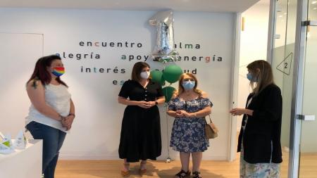 La alcaldesa Natalia Posse (2ª izq.) y la concejala Mª Dolores Triviño (2ª dcha.) fueron recibidas por María Maldonado (dcha.).