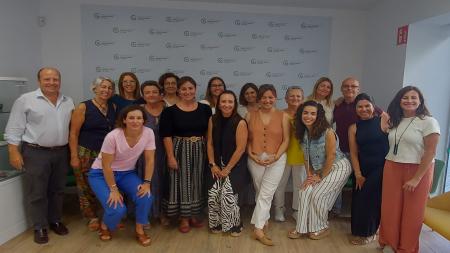 Laura Bahamonde, presidenta de la Asociación en Cádiz, con todo su equipo de trabajo