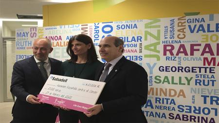 Banc Sabadell dona 21.000 € a la AECC