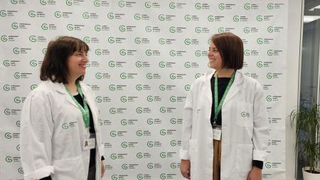 Ainara Salazar, psicóloga del programa de deshabituación tabáquica y Naikare Díaz, responsable de Prevención