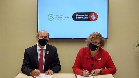 Montserrat Ballarin, regidora de Comercio, Mercados, Consumo, Régimen Interior y Hacienda del Ayuntamiento de Barcelona; y Dr. Laureano Molins, presidente de la Asociación contra el Cáncer en Barcelona.