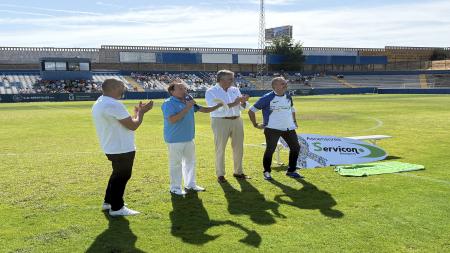 De izquierda a drecha, Antonio Socías, el presentador Domingo López, Jaime Salaverri y el alcalde de Móstoles, Manuel Bautista. 