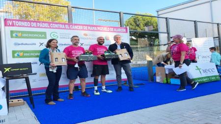El consejero de Sanidad, Enrique Ruiz Escudero, acudió a Pozuelo a entregar los premios del torneo.