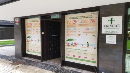 La sede comarcal se encuentra en una zona de paso hacia la playa.