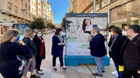 Autoridades inaugurando exposición