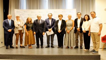 Foto de familia de participantes en el acto