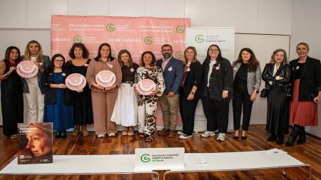 Presentación de la campaña "Nos lo tomamos a pecho" en Ferrol