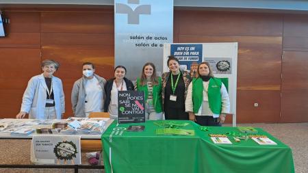 Mesa informativa en el Hospital Arquitecto Marcide de Ferrol