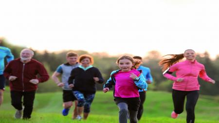 grupo de personas haciendo running