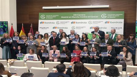 Imagen de familia, con los patrocinadores del evento.