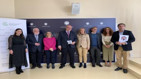 Representantes de la AECC y la UCO