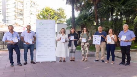 Imagen de la Asociación con el Ayto. y el Colegio de Farmacéuticos de Guadalajara