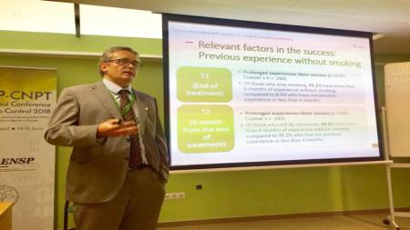 El psicólogo de la AECC  Pedro Aguilar, en un congreso internacional. (Archivo).