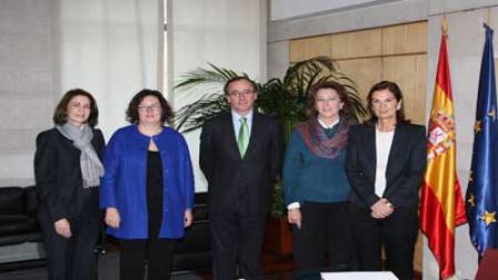 La aecc se reúne con el ministro Alonso