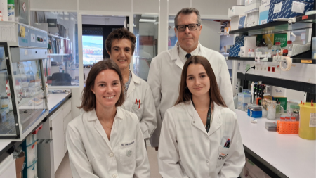 La Dra. Carmen Berasain, el Dr. Marías Ávila, la Dra María Arechederra y Carla Rojo en su laboratorio del Cima Universidad de Navarra