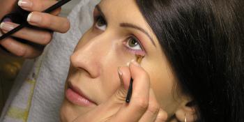 Taller de imagen: 'Maquillaje de noche', por la voluntaria Almudena