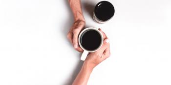 'La importancia de los cuidados en los familiares', por la trabajadora social Patricia Vigara y la psicooncóloga Marta Lavado