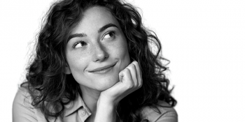 Charla: La felicidad, algo más que buena salud y mala memoria