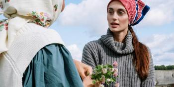 Actividades desde casa: 'Colocación de pañuelos y confección de turbantes', por la voluntaria Toñi