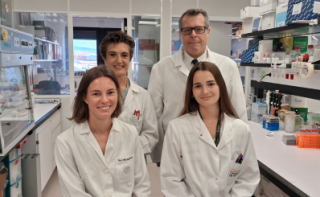 La Dra. Carmen Berasain, el Dr. Marías Ávila, la Dra María Arechederra y Carla Rojo en su laboratorio del Cima Universidad de Navarra